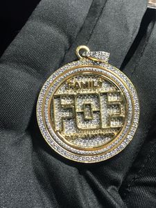 Collar con Colgante Redondo Estilo Hip Hop, Chapado en Oro, con Incrustaciones de Moissanita, Medalla de Plata 925, Certificado IGI, para Aniversario o Uso Diario - Product Image 2