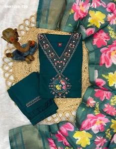 Nouvelle variété de vêtements occasionnels en viscose et soie, avec broderies multi-fils et travail manuel, Kurti-Pant & Dupatta, fournisseur de Surat. - Product Image 2