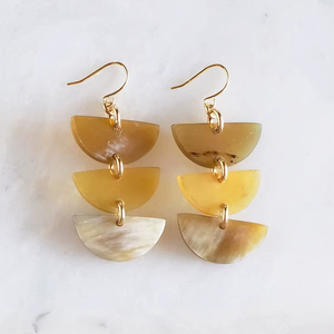 Pendientes de Cuerno Hechos a Mano de Alta Moda para Mujer, Diseño Elegante y Moderno, Precios Directos de Mayoreo - Product Image 1