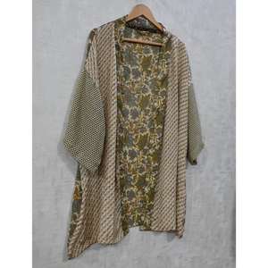 Kimono court en soie patchwork pour femme, robe de plage légère en soie, faite à la main, style bohème, pour l'été, les voyages et les stations balnéaires - Product Image 2