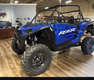 Véhicule utilitaire tout-terrain Polaris RZR Pro R 4 Ultimate 4x4 certifié 4 temps, modèle 2024/2025 – Vente originale - Product Image 1