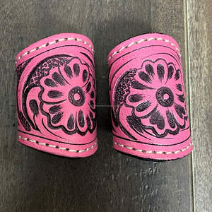 Nouveau Bandana Western en Cuir de Vache Fait Main avec Anneau Coulissant, Accessoire Écharpe pour Femme, Bandana Coulissant en Cuir Véritable Façonné à la Main par un Designer - Product Image 4