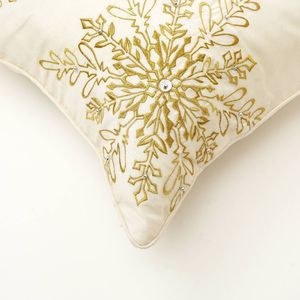 Cuscino Decorativo 100% Poliestere Morbido ed Elegante 18X18" con Ricami e Decorazioni in Perline - Product Image 3