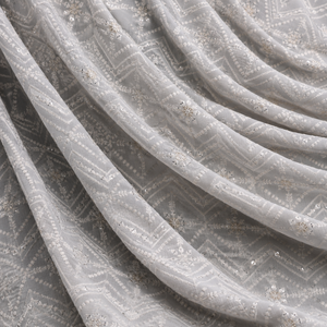 Tissu de sari en organza gris brodé avec détails en sequins pour femmes, vêtements de créateur pour fêtes, vêtements de mariée - Product Image 5