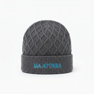 Bonnet en tricot gris personnalisé avec revers, chaud pour l'hiver, avec logo personnalisé - Product Image 1