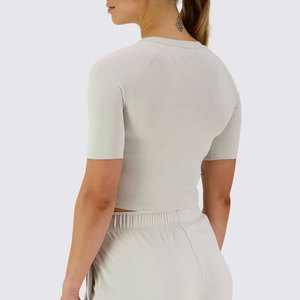 Haut de sport sans couture pour femme, coupe ajustée, anti-transpiration, compression, idéal pour la gym, l'entraînement et les activités de plein air - Product Image 2