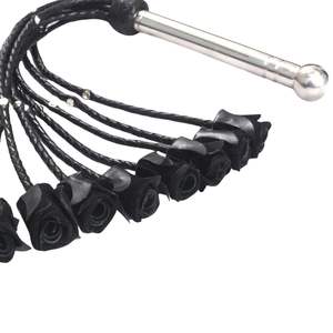 Flogger de Cuero de Oveja Premium con Cadenas de Múltiples Hilos y Hebilla de Acero para Juegos de Impacto - Product Image 3
