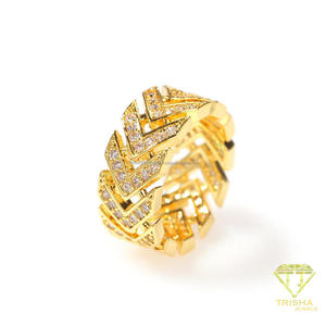 Anillo de lujo de plata de ley 925 con diamante de moissanita y diseño con incrustaciones de circonitas para compradores mayoristas de joyería - Product Image 6