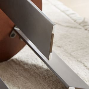 Tavolino da Caffè Rotondo in Legno di Noce con Piedi in Metallo Nero - Product Image 6