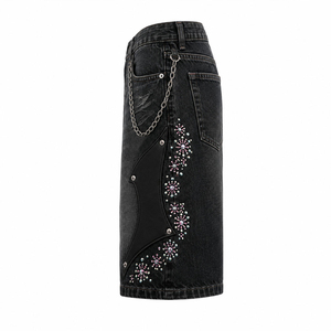Shorts de Mezclilla Y2K Negros Lavados Crystal Shield para Hombre, Estilo Namja, Holgados, Tipo Bermuda, con Apliques de Cuero, Cadena de Diamantes de Imitación - Product Image 3