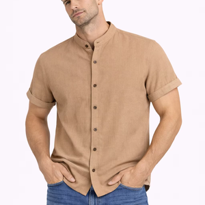 Chemise à manches courtes pour homme, col mandarin, marron camel – Mélange de lin, décontractée, boutonnée, pour l'été, avec poignets retroussés, légère - Product Image 1