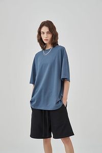 เสื้อยืดคอกลมแขนสั้นสีเทาเข้มทรงโอเวอร์ไซส์สำหรับผู้ชาย ผ้าเจอร์ซีย์ถักแบบลำลอง สีพื้นเรียบ ย้อมสีเดียว ผ้าฝ้าย สไตล์สตรีทแวร์ - Product Image 4