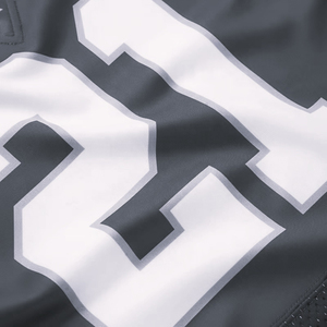 Maillot de football personnalisé en polyester respirant, uniforme sportif avec nom du joueur, écusson d'équipe, numéro et design en sergé. - Product Image 4