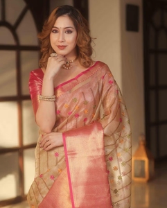 Sari KV Cream Kanjivaram de tela suave pura, hecho a mano, con blusa sin coser - Product Image 4