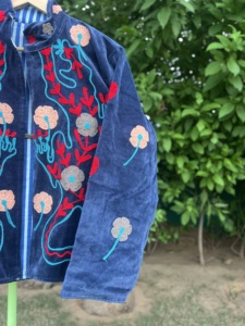 Veste en velours bleu marine pour femme, broderie florale colorée en velours, faite à la main, style ethnique bohème, doublure en coton, veste de boutique tendance - Product Image 4