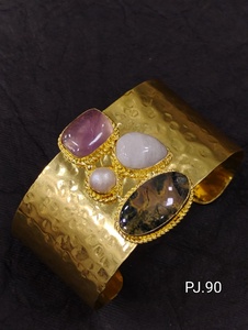 Bracelet manchette ajustable en laiton plaqué or pour femme, design croissant avec pierre naturelle, tendance et élégant pour les soirées - Product Image 3