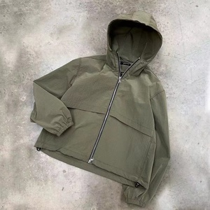 Veste d'extérieur légère et texturée pour homme, coupe-vent et fonctionnelle, idéale pour la randonnée, le camping, les voyages et les trajets quotidiens - Product Image 4