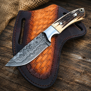 Couteau de chasse Skinner à lame fixe en acier Damas fait main sur mesure OEM, avec manche en bois de cerf, pour camping, extérieur et EDC - Product Image 1