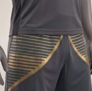 ชุดเสื้อฟุตบอลคอวีสีเทาเข้มสำหรับผู้ชาย แขนสั้น ลายพิมพ์ลายทาง โพลีเอสเตอร์ เอวยางยืด ทรงสปอร์ต เหมาะสำหรับทุกฤดูกาล - Product Image 6
