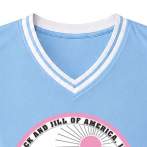Camiseta Deportiva sin Mangas con Cuello en V y Bordado del Escudo de Jack & Jill en Azul Claro, con Ribete Blanco para Mujer - Product Image 2