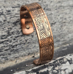Bracelet manchette ouverte en cuivre pur, motif tribal diamanté gravé, style vintage, bijou énergétique pour la santé et le bien-être, cadeau - Product Image 3