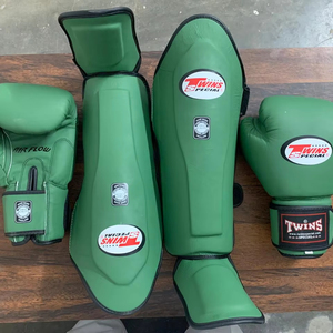 Protector de Boxeo y Espinilleras Premium de Alta Calidad para Gemelos, Todos los Colores, Equipo de Boxeo Muay Thai con Cierre de Gancho y Bucle, 100% Cuero Vacuno - Product Image 1