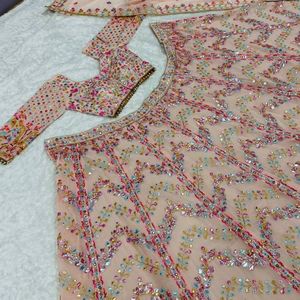 Conjunto de Lehenga Choli de Georgette para Mujer con Trabajo de Hilo Zari y Espejo de Papel, Diseño Festivo para Bodas con Dupatta - Product Image 5