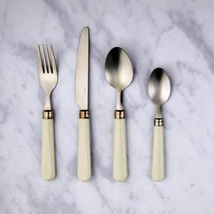 Ensemble de couverts en acier inoxydable avec manche en ivoire, 4 pièces, finition miroir élégante, passe au lave-vaisselle, pour les mariages, les dîners et la restauration - Product Image 1