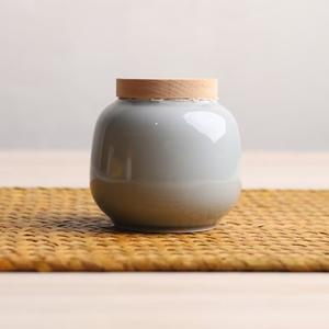 โถเก็บของดีไซน์ศิลปะจากธรรมชาติ ฝาไม้เคลือบเงาเรียบหรู ใช้ตกแต่งเคาน์เตอร์หรือจัดระเบียบห้องครัวอย่างมีสไตล์ - Product Image 2