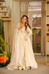 Ensemble haut et dupatta en georgette douce avec broderie de fil Zari et sequins de 3 mm - Product Image 2