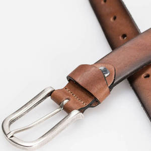 Cinturón de Cuero Vacuno Casual para Hombre de RAHRAJ ENTERPRISES, Hebilla Ajustable de Aleación con Diseño de Calavera, 3.5cm de Ancho, Hecho a Medida, Duradero - Product Image 3