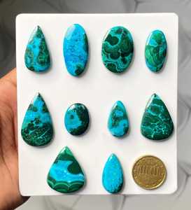 Cabochon ovale en malachite verte 100 % naturelle de qualité supérieure, traité thermiquement et à effet œil de chat, pour la fabrication de bijoux, Jaipur - Product Image 4