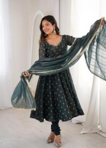 Conjunto de Tres Piezas Anarkali Elegante para Mujer, Traje Anarkali Largo con Dupatta, Atuendo Tradicional para Bodas - Product Image 4