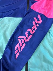 เสื้อแจ็คเก็ตผู้หญิงแบบกันน้ำ ระบายอากาศ กันลม ผ้าบาง พิมพ์ลาย บุด้วยใยฝ้าย  แบบเย็บติดกัน  รับสกรีนโลโก้ - Product Image 6