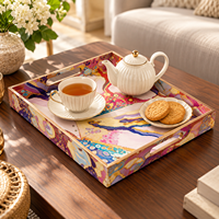 Plateau de service en bois naturel émaillé |   Plateau de table décoratif multicolore à motif abstrait avec poignées découpées pour la cuisine