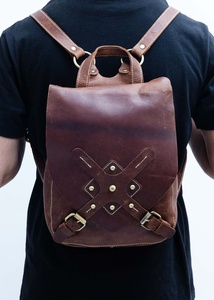 Sac à dos en cuir de détresse léger en cuir marron fait à la main petit sac en cuir femmes sac à dos capacité de voyage sacs à boules de cheveux - Product Image 5