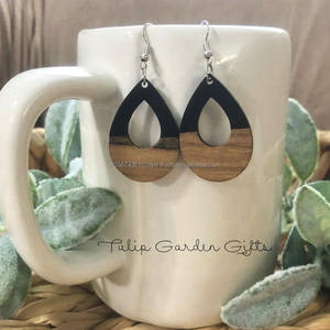 Pendientes colgantes de resina de madera ecológicos personalizados con el mejor diseño, joyería de Navidad hecha a mano bonita para moda festiva - Product Image 4