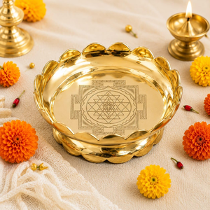 Cuenco de Latón Hecho a Mano con Diseño de Loto y Shri Chakra, Cuenco Tradicional Hindú para Pooja, Decoración Espiritual para Meditación, Yantra Sagrada, Objeto Religioso - Product Image 5