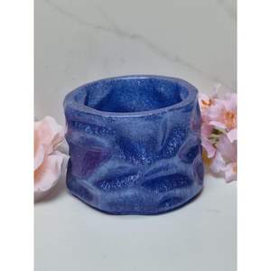 Jarrón Decorativo de Resina con Diseño Floral para un Toque Elegante en el Hogar - Product Image 2