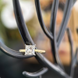 Anillo de Compromiso de Oro Amarillo de 14K con Diamante Cultivado en Laboratorio de Corte Princesa de 1.50 Quilates, Certificado IGI, Anillo Solitario Clásico - Product Image 3