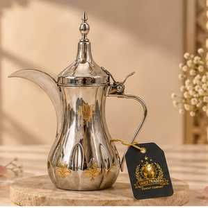 Carafe à café arabe Dallah en cuivre doré Skies Traders avec couvercle, bouilloire à thé orientale, pichet à eau en métal - Product Image 3