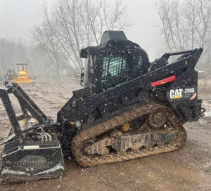Chargeuse compacte sur chenilles CAT 299D2 XHP avec attache broyeur forestier, chargeuse hydraulique à haut débit pour le défrichement des terres - Product Image 1