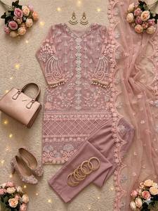 Ensemble Salwar Kameez pakistanais brodé rose avec dupatta en résille et pantalon palazzo en dentelle pour femme, idéal pour les mariages et les fêtes - Product Image 6