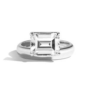 Anillo de Compromiso de Lujo de Oro de 14K con Diamante Cultivado en Laboratorio de Corte Esmeralda de 2 Quilates Certificado por IGI, Engaste de Bisel de 4mm de Ancho Estilo Mediados de Siglo - Product Image 3