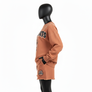 Ensemble sweat-shirt et short en molleton de coton brossé lourd pour femme, marron, avec logo graphique en relief - Product Image 3