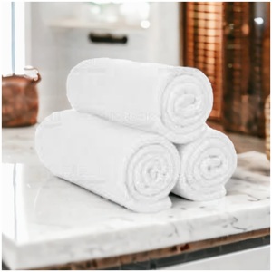 Serviette de bain en coton durable pour salle de bain, blanche, 550 GSM - Product Image 1