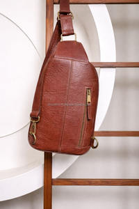 Bolso de Hombro y Pecho de Cuero Repujado a Mano, Nuevo, Elegante y Moderno, Bolso de Viaje de Piel con Pelo, Fácil de Llevar, Multiusos - Product Image 4