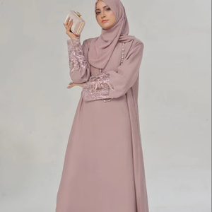 Abaya décontractée pour femmes musulmanes, grande taille, en polyester brodé, respirante, séchage rapide, légère, manches longues, longueur au sol - Product Image 1