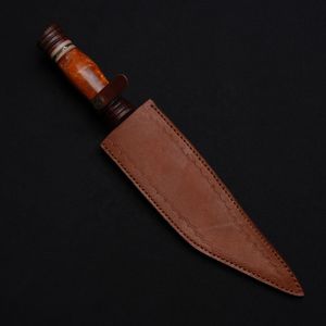 Couteau de chasse en acier de Damas avec manche en bois, lame à pointe tombante, bord droit, étui en cuir - Product Image 2