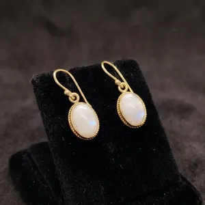 Pendientes Colgantes de Latón con Piedra Lunar Arcoíris, Joyería Artesanal de Piedras Preciosas Naturales al por Mayor - Product Image 1